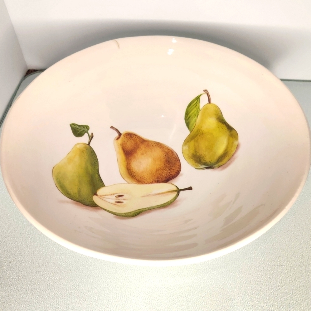 Ceramica Cuore large white pasta bowl with hand paintedโ pears